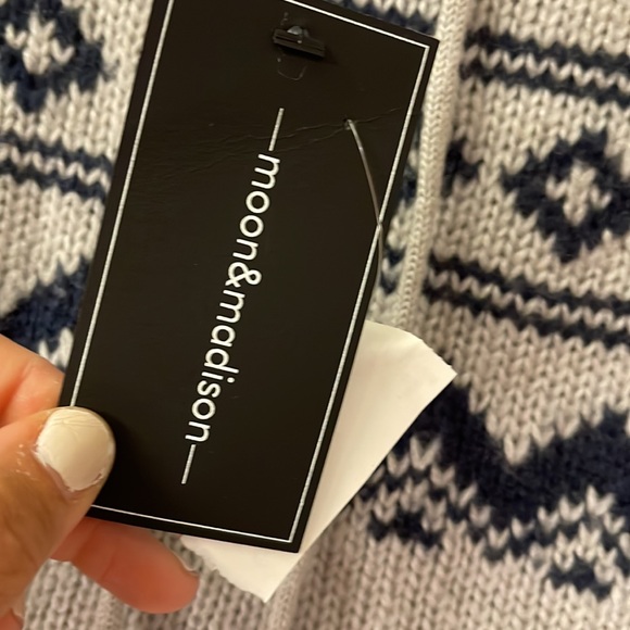 Gray and Navy Blue crop Turtleneck sweater - Picture 3 of 4